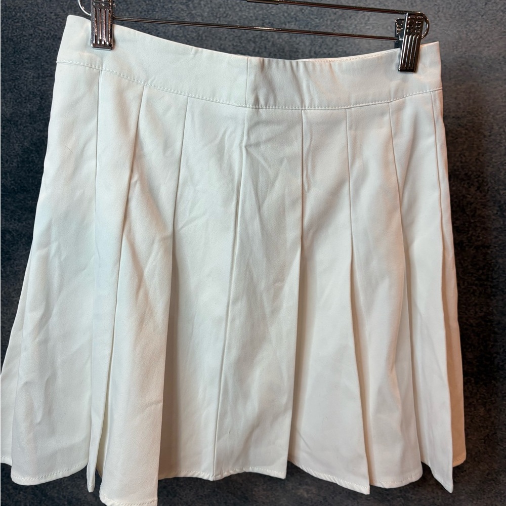 SHEIN White Circle Pleated Skater Skirt